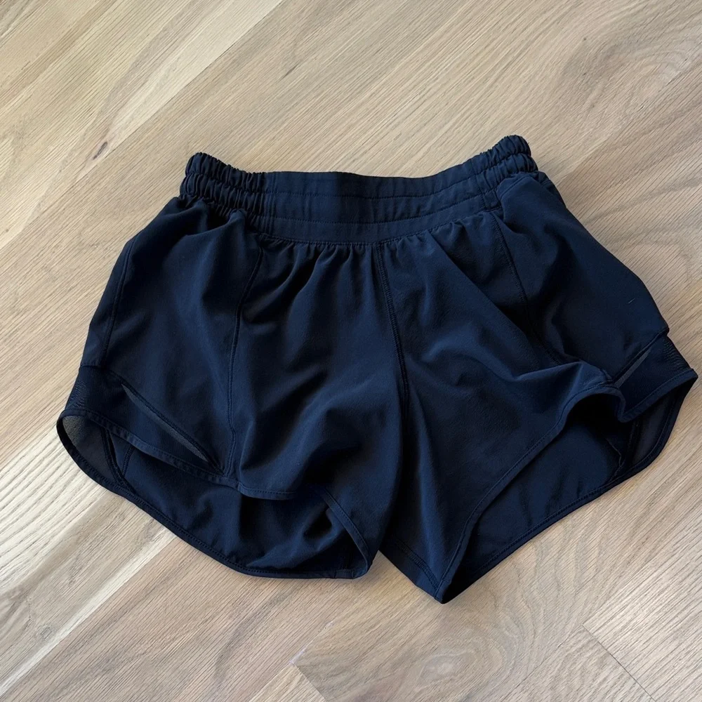 lululemon black hotty hot shorts 4 inch lowrise - Picture 1 of 2